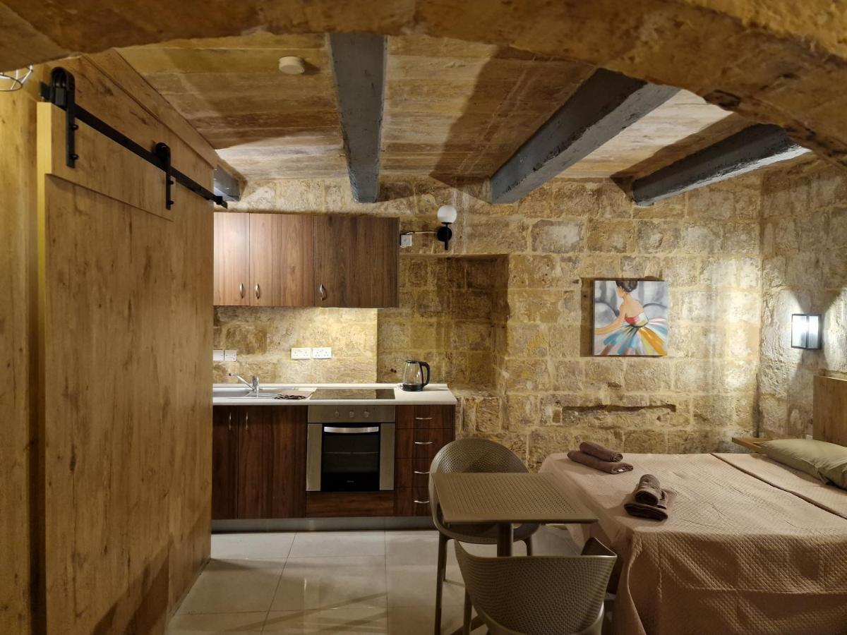 Vakantiehuis Renovated 16th Century House In